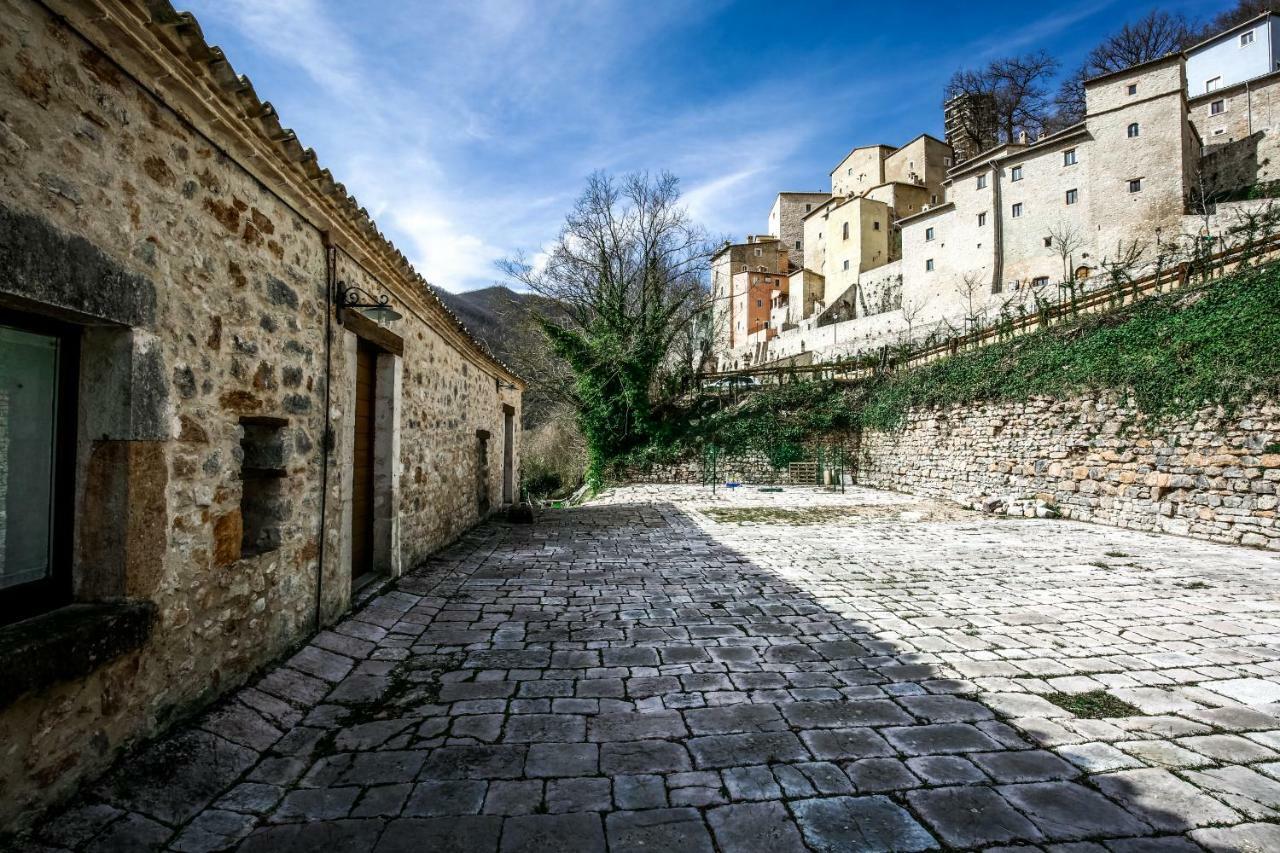Le Aie Di Postignano Lägenhet Sellano Exteriör bild