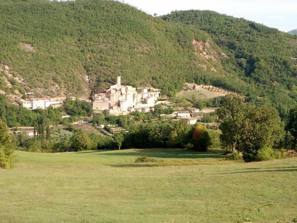 Le Aie Di Postignano Lägenhet Sellano Exteriör bild